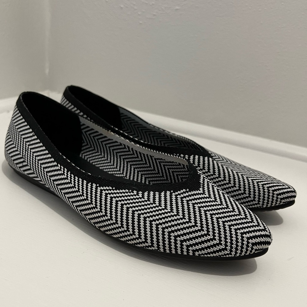 Kelly & Katie: Pointed Toe Flat